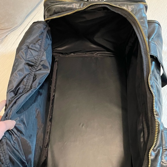 Black leather travel duffel bag - Picture 3 of 3